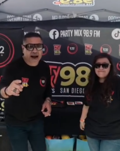 DanyOS y DJ Sam de The Party Show en Inauguración de Toros de Tijuana