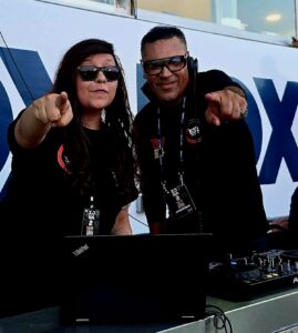 Party Mix 98.9FM en estadio caliente