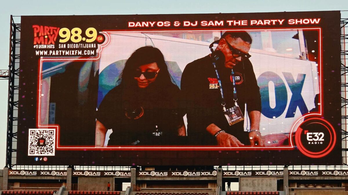 Party Mix 98.9FM en estadio caliente danyos y dj sam